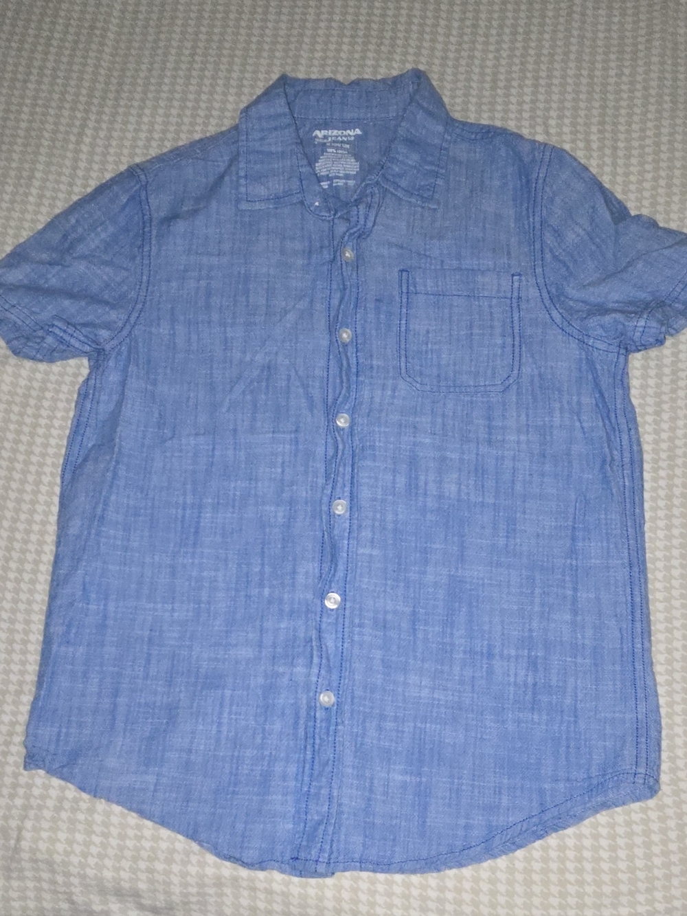 Arizona Jean Company Men's Chambray Short-Sleeve Button-Down Shirt in Blue